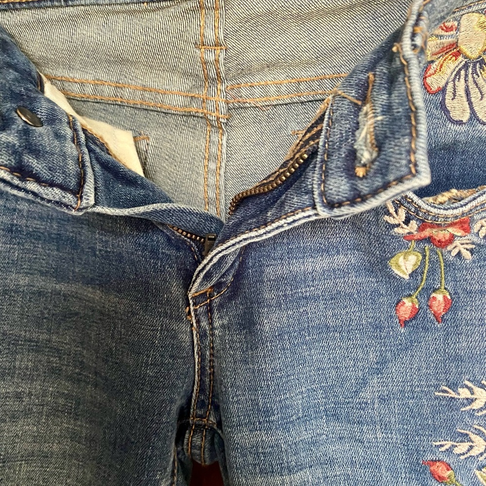 BLANK NYC Women's Skinny Ankle Embroidered Jeans Size 25. Raw hem - Picture 5 of 15